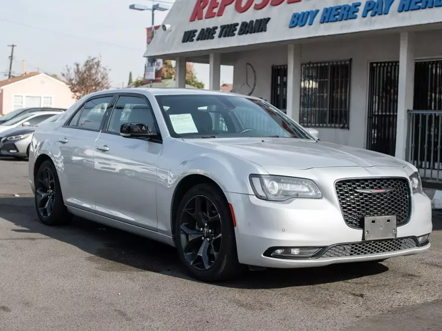 2022 Chrysler 300 photo 1