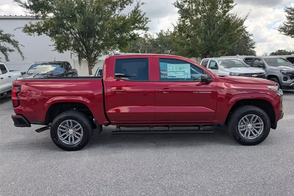 2026 Chevrolet Colorado LT photo 1