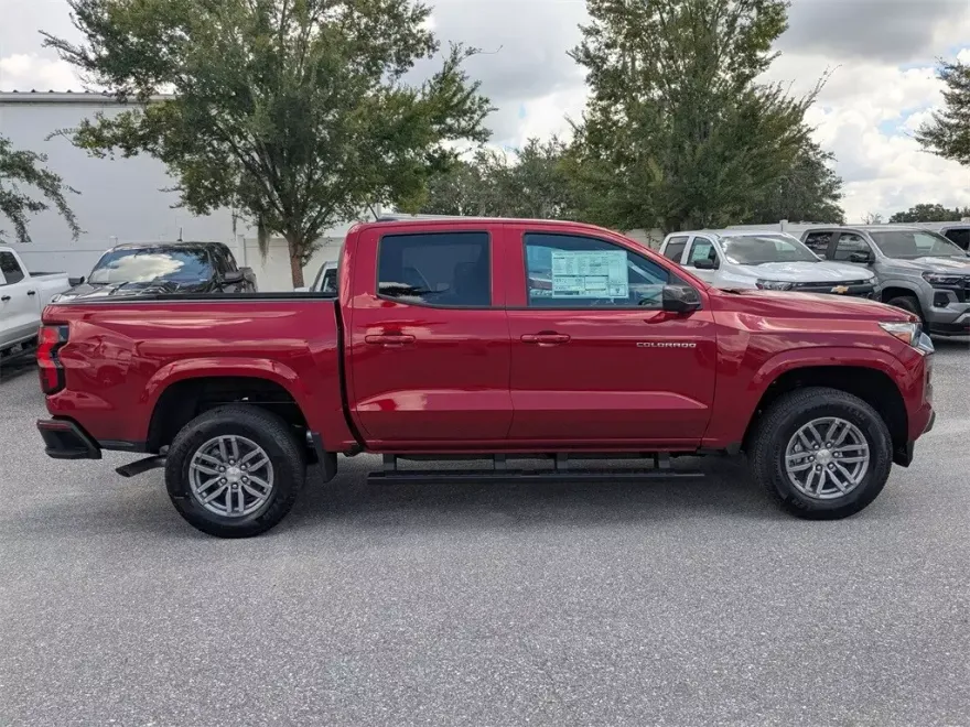 2026 Chevrolet Colorado LT photo 1