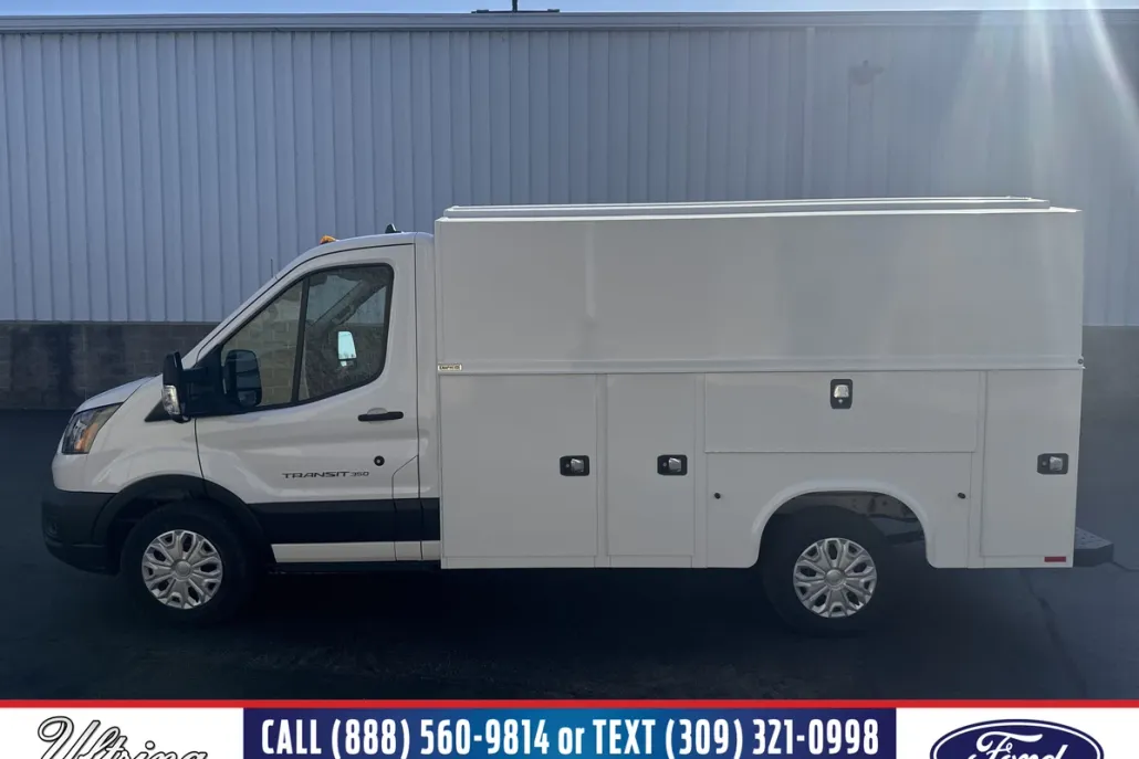 2024 Ford Transit Cutaway photo 1
