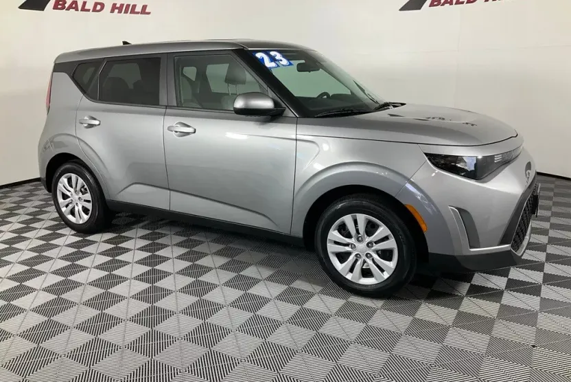2023 Kia Soul LX photo 1