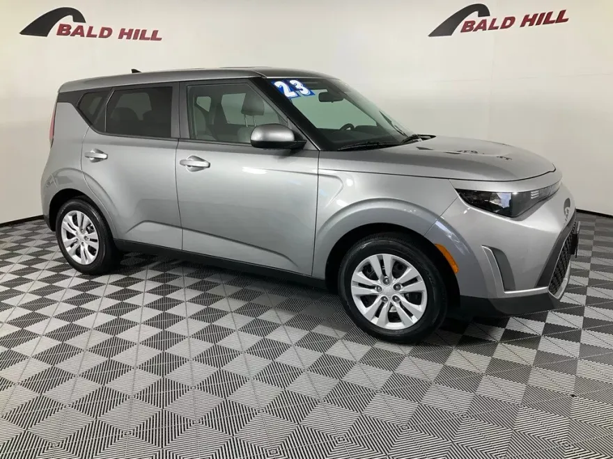 2023 Kia Soul LX photo 1
