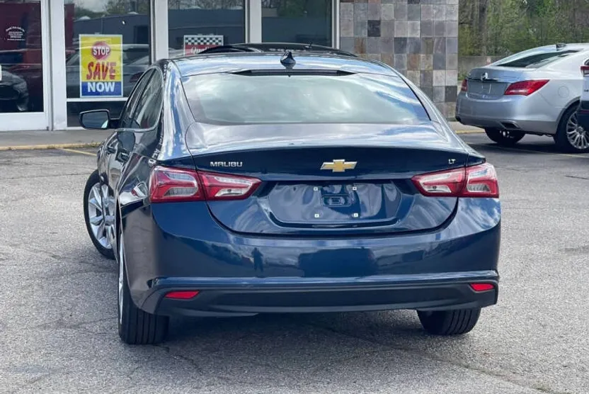 2022 Chevrolet Malibu 1LT photo 1