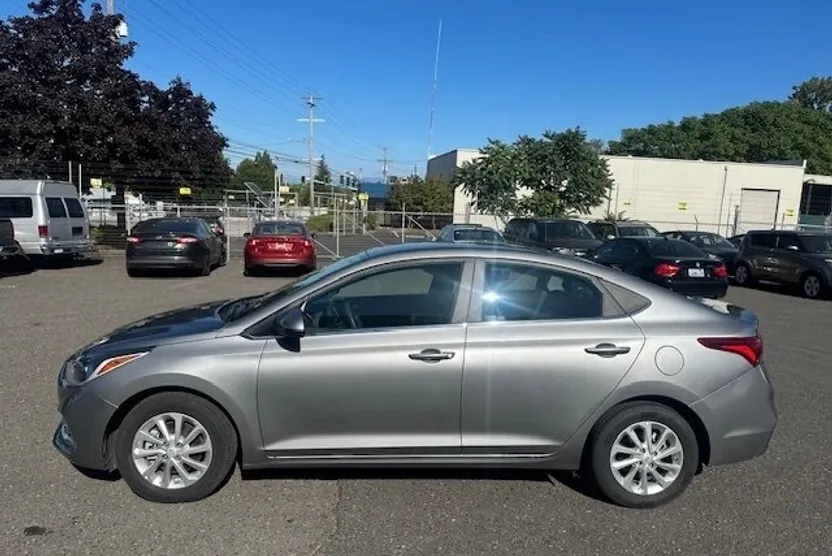 2022 Hyundai Accent SE photo 1