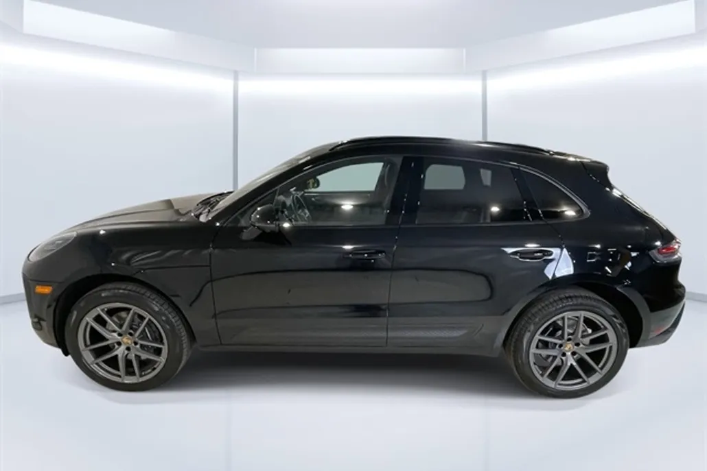 2025 Porsche Macan photo 1