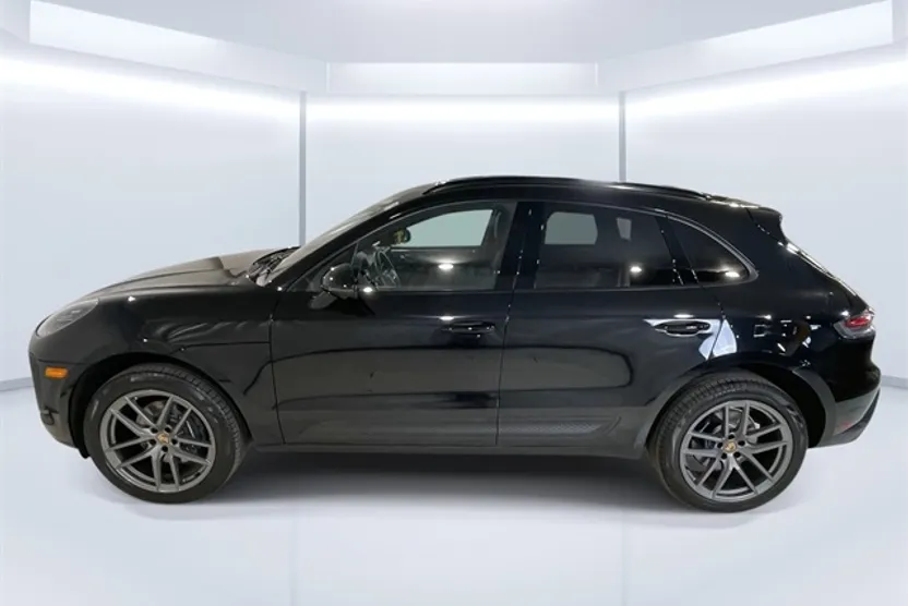 2025 Porsche Macan photo 1