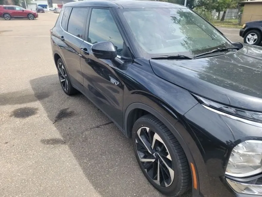 2024 Mitsubishi Outlander PHEV SE photo 1