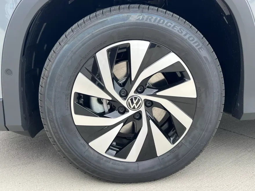 2025 Volkswagen Tiguan S photo 1