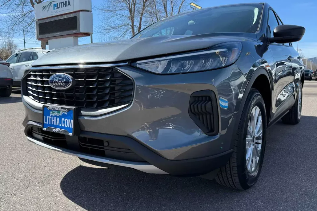 2025 Ford Escape Titanium photo 1