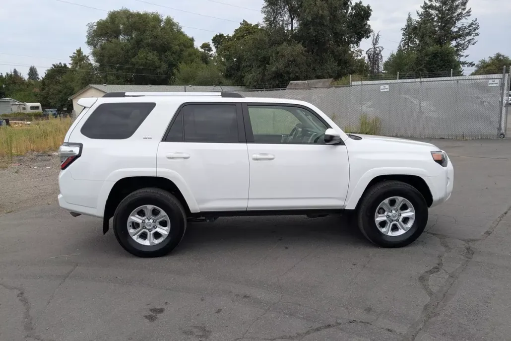2023 Toyota 4Runner SR5 photo 1