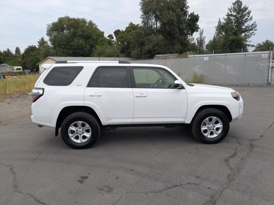 2023 Toyota 4Runner SR5 photo 1