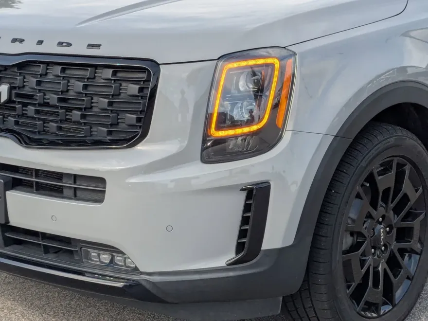 2022 Kia Telluride SX photo 1