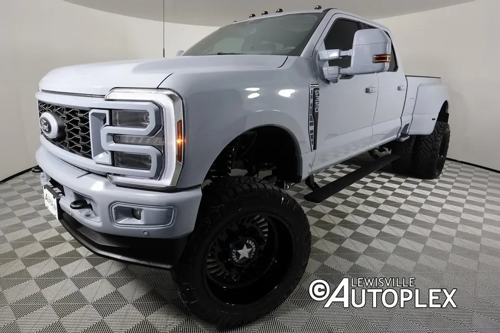 2025 Ford F-350 Platinum photo 1