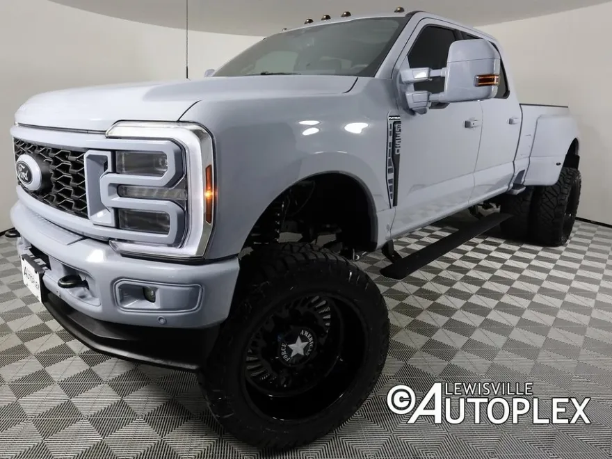 2025 Ford F-350 Platinum photo 1