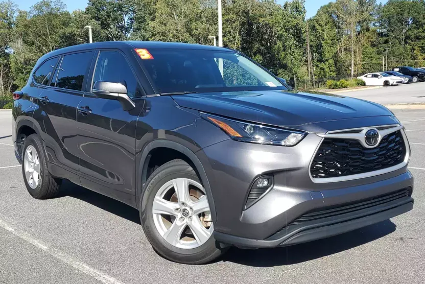 2023 Toyota Highlander L photo 1