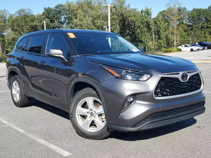 2023 Toyota Highlander L photo 1