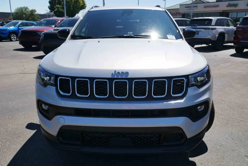 2025 Jeep Compass Latitude photo 1