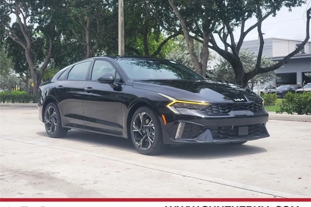 2025 Kia K5 GT-Line photo 1