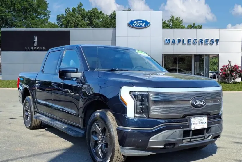 2023 Ford F-150 Lightning Lariat photo 1
