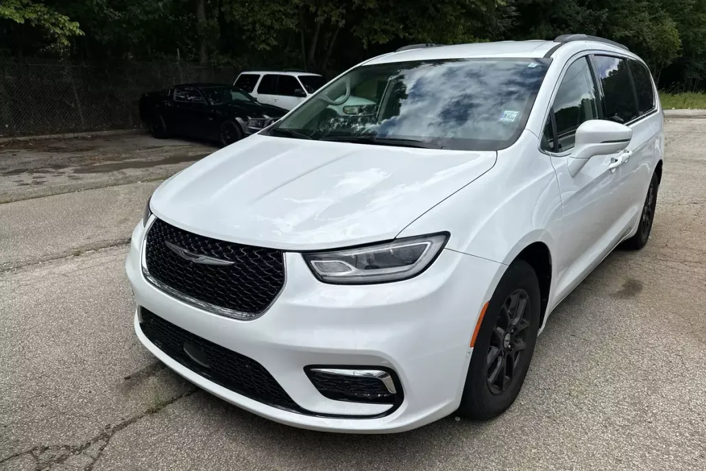 2022 Chrysler Pacifica Touring L photo 1