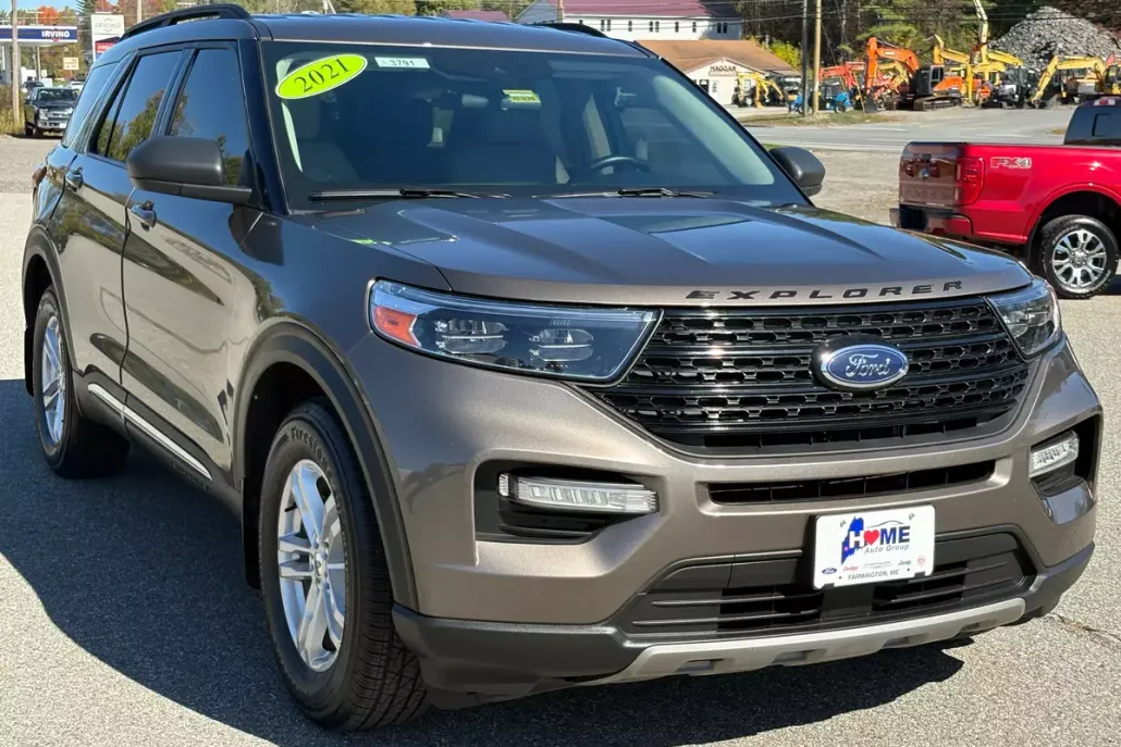 2021 Ford Explorer XLT photo 1