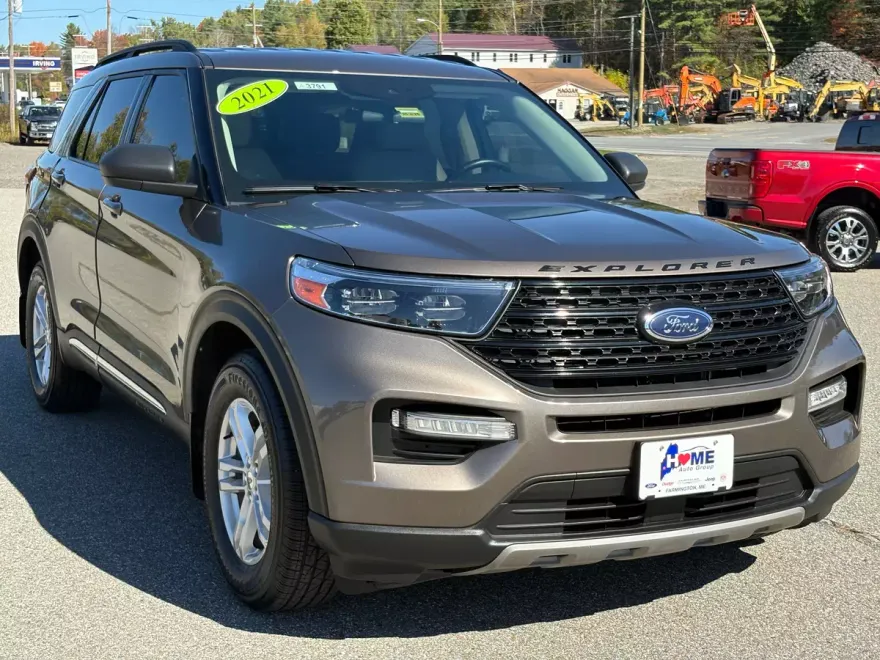 2021 Ford Explorer XLT photo 1