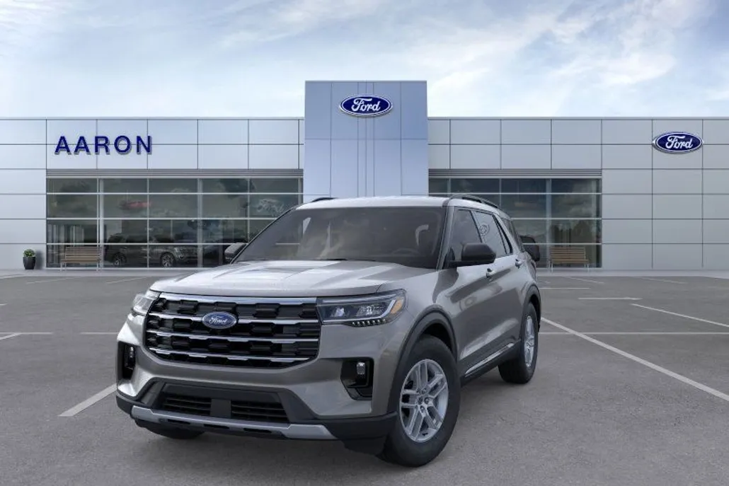 2025 Ford Explorer photo 1