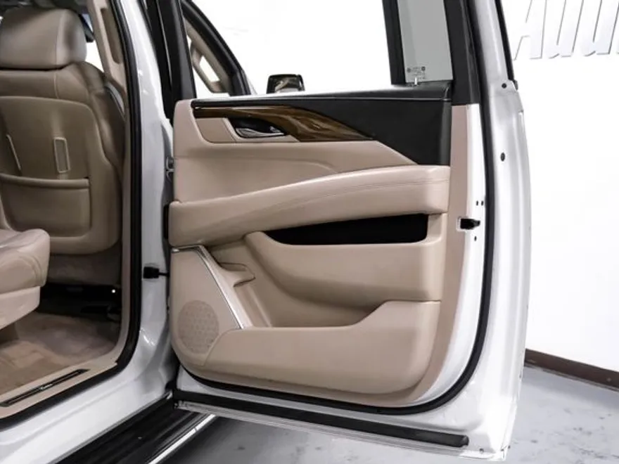 2019 Cadillac Escalade ESV Luxury photo 53