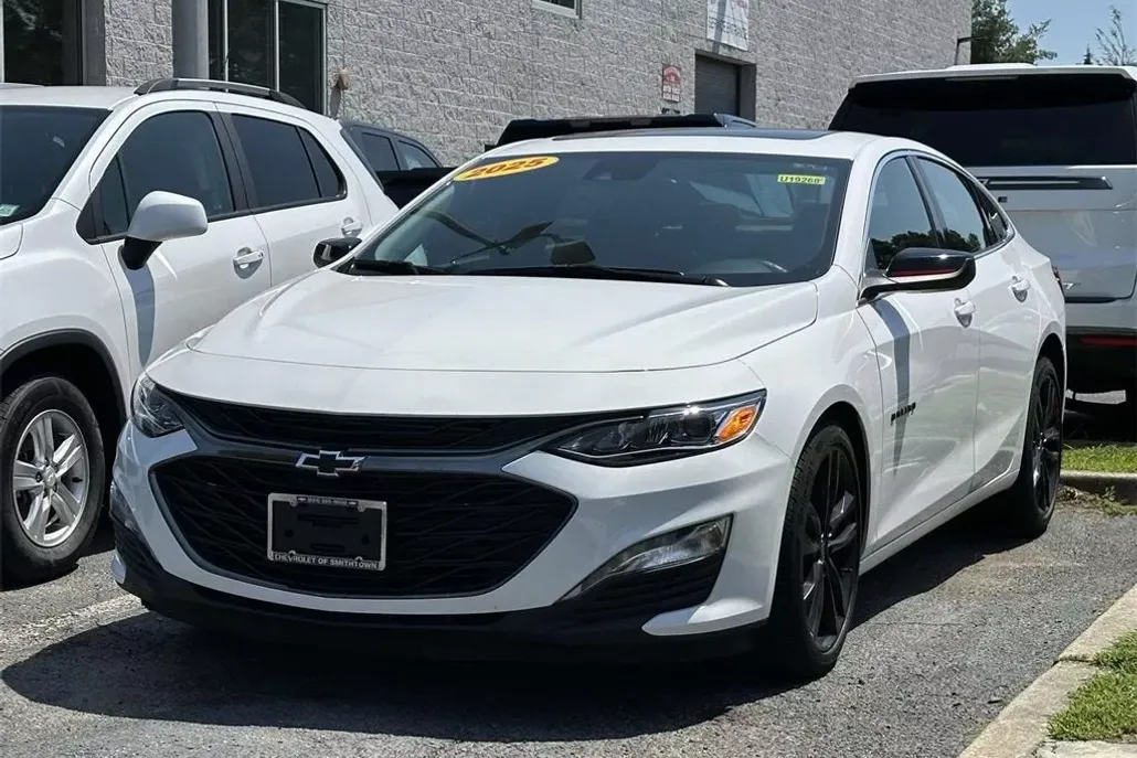 2025 Chevrolet Malibu 2LT photo 1