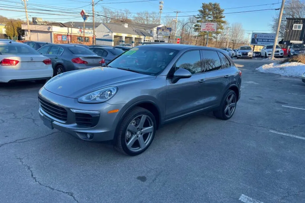 2016 Porsche Cayenne S photo 1