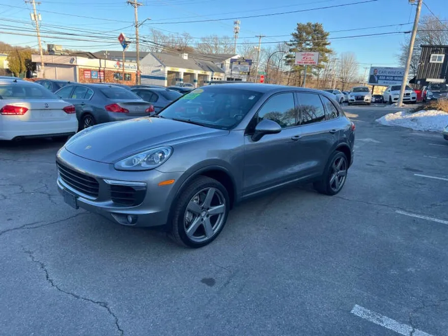2016 Porsche Cayenne S photo 1