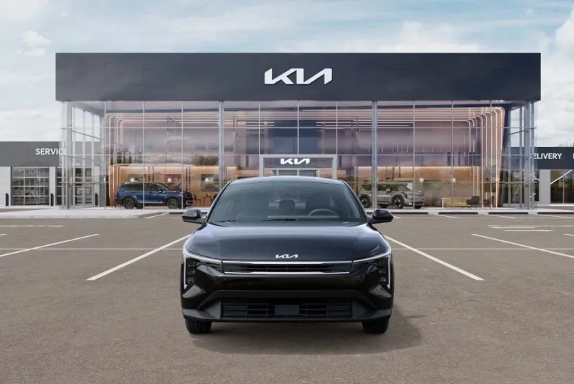 2025 Kia K4 LXS photo 1