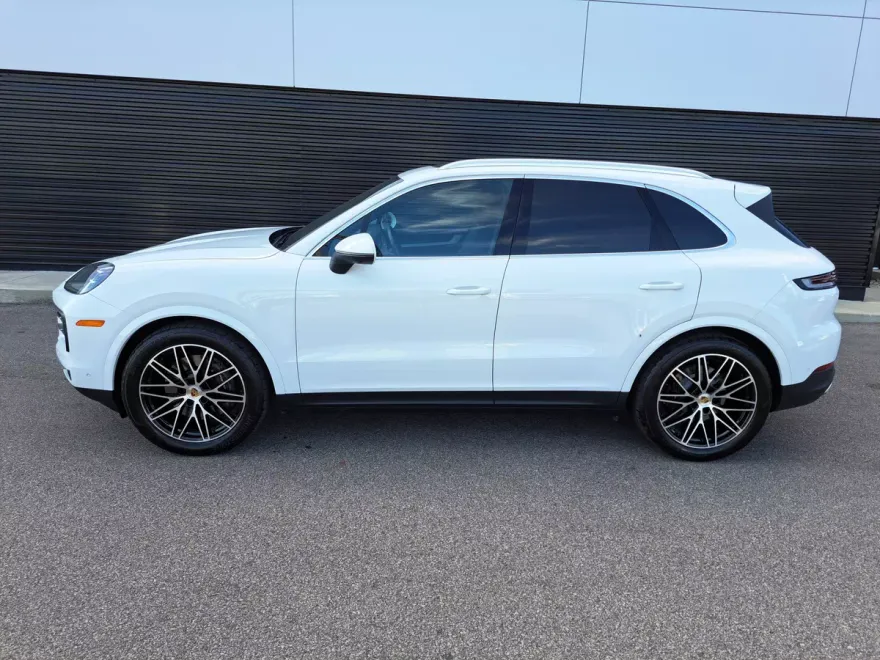 2024 Porsche Cayenne photo 1