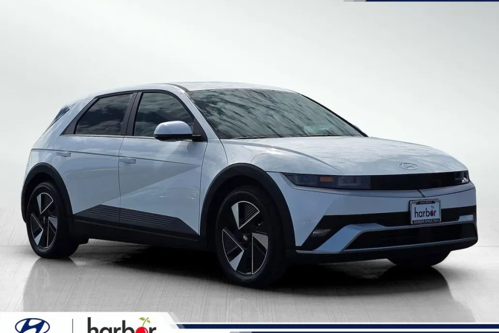 2025 Hyundai Ioniq 5 SE Standard Range photo 1