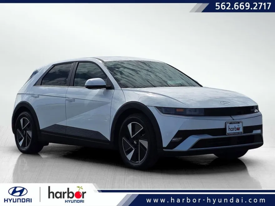 2025 Hyundai Ioniq 5 SE Standard Range photo 1