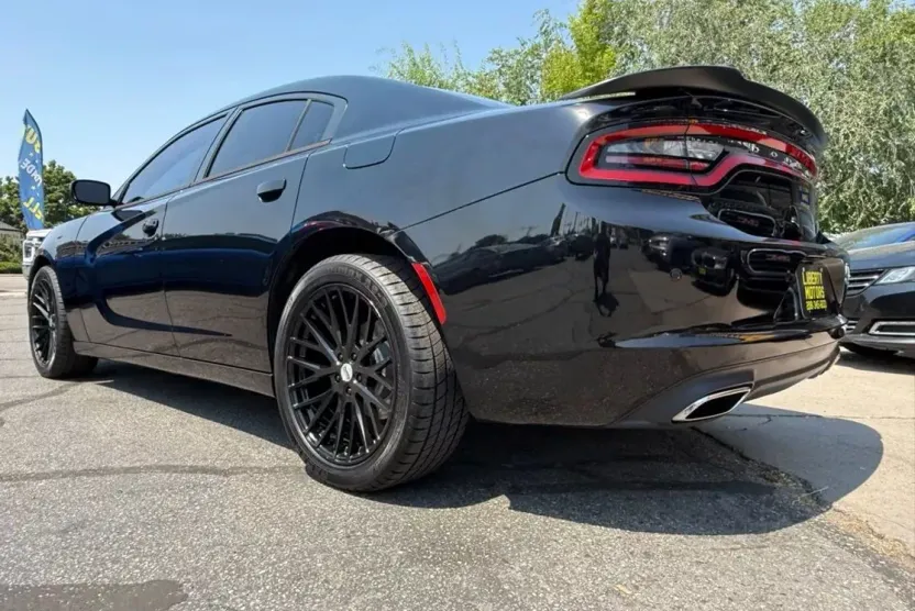 2019 Dodge Charger SXT photo 1
