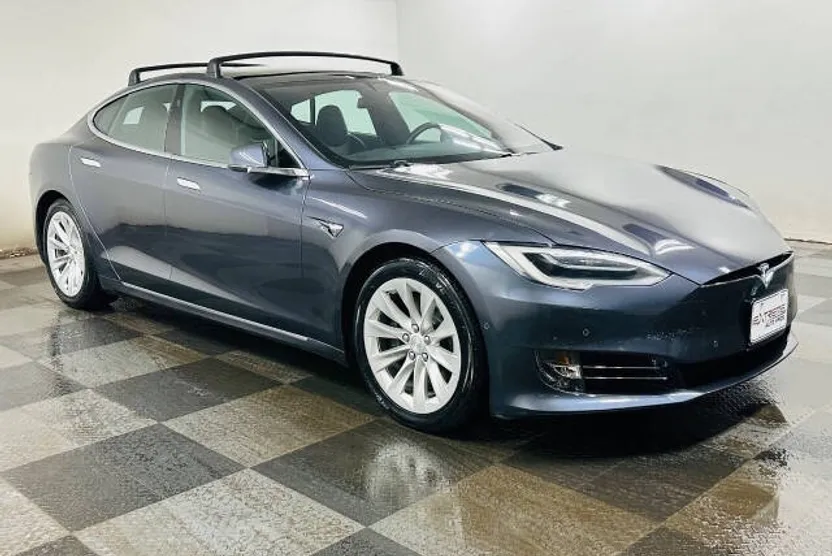 2020 Tesla Model S Long Range Plus photo 1