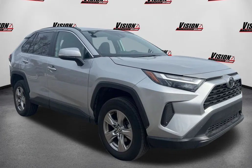 2024 Toyota RAV4 XLE photo 1