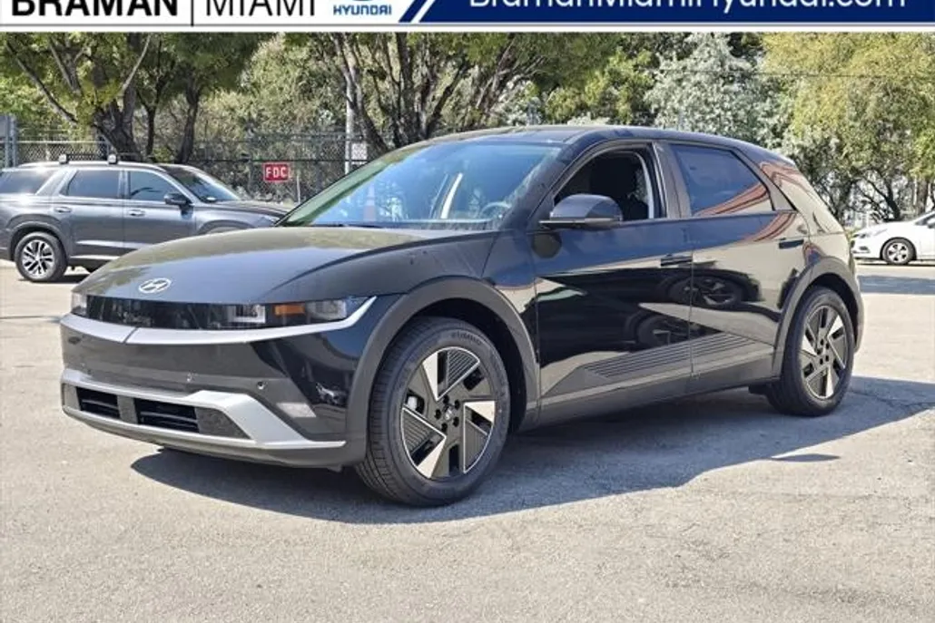 2025 Hyundai Ioniq 5 SE photo 1