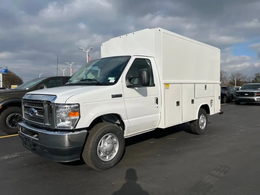 2025 Ford E-350 photo 1