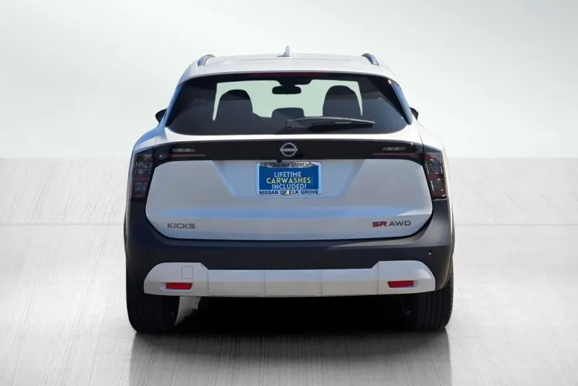 2025 Nissan Kicks SR photo 1