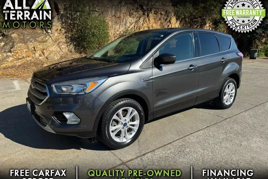 2017 Ford Escape SE Sport photo 1