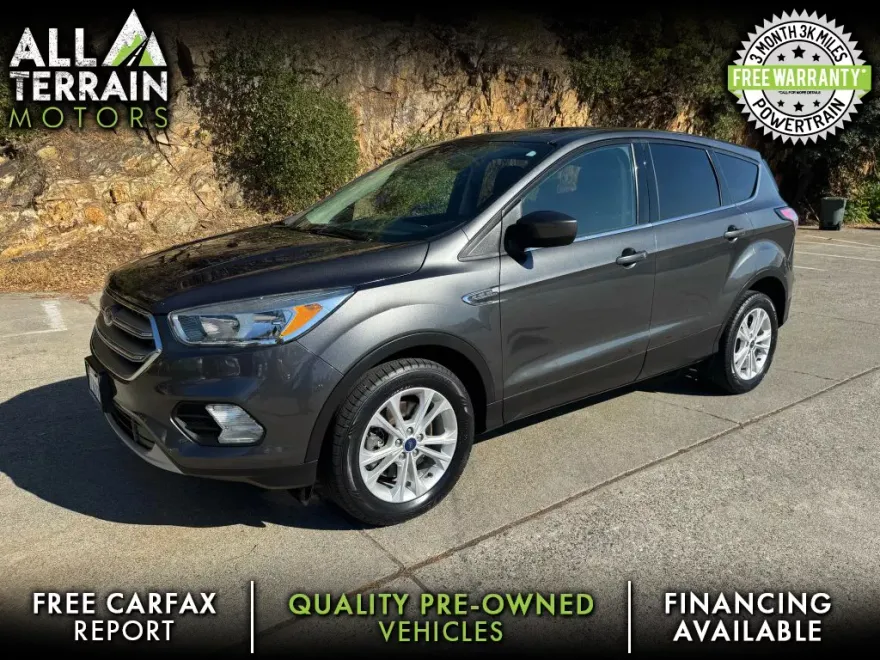2017 Ford Escape SE Sport photo 1