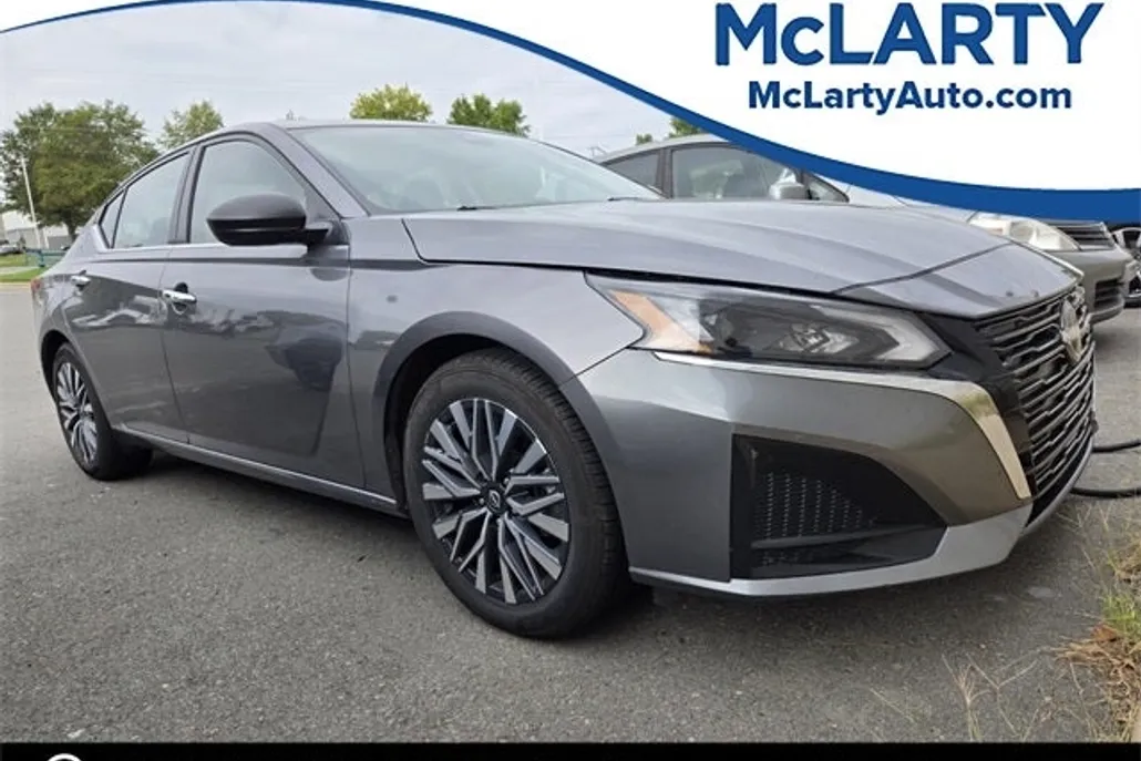 2024 Nissan Altima 2.5 SV photo 1