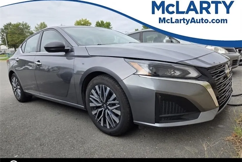 2024 Nissan Altima 2.5 SV photo 1