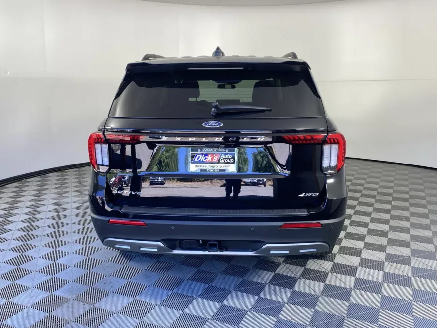 2025 Ford Explorer photo 1