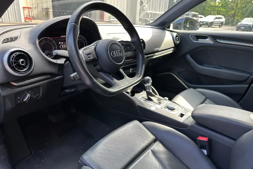 2017 Audi A3 E-tron Premium Plus photo 1
