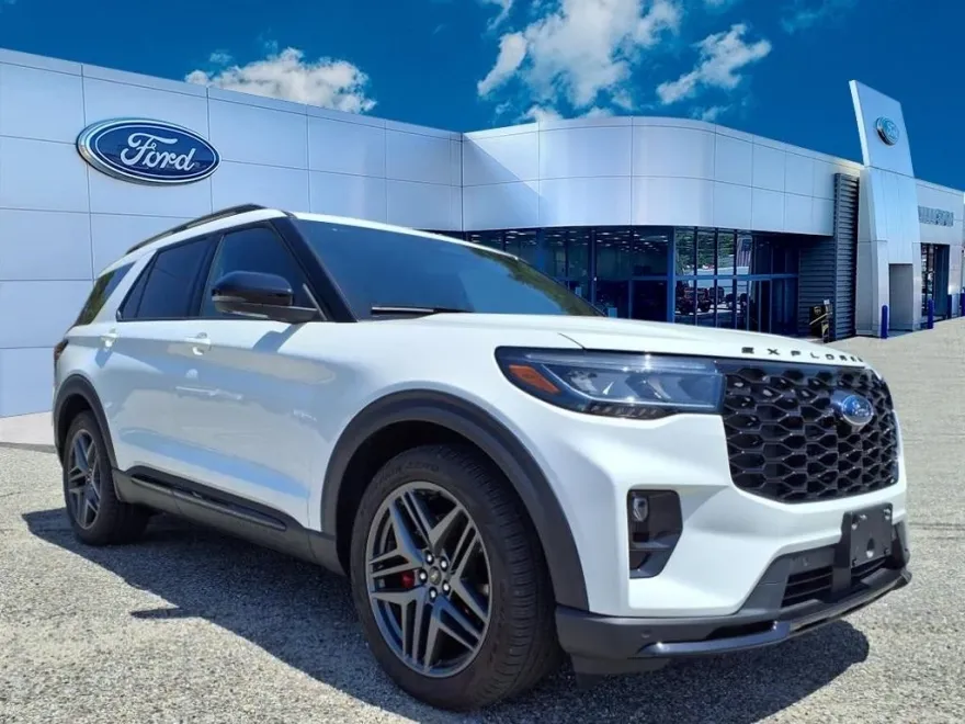 2025 Ford Explorer ST photo 1