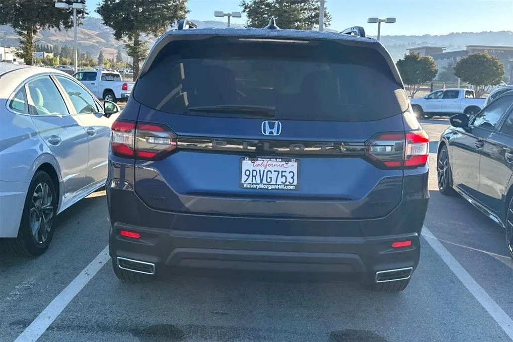 2025 Honda Pilot Sport photo 1