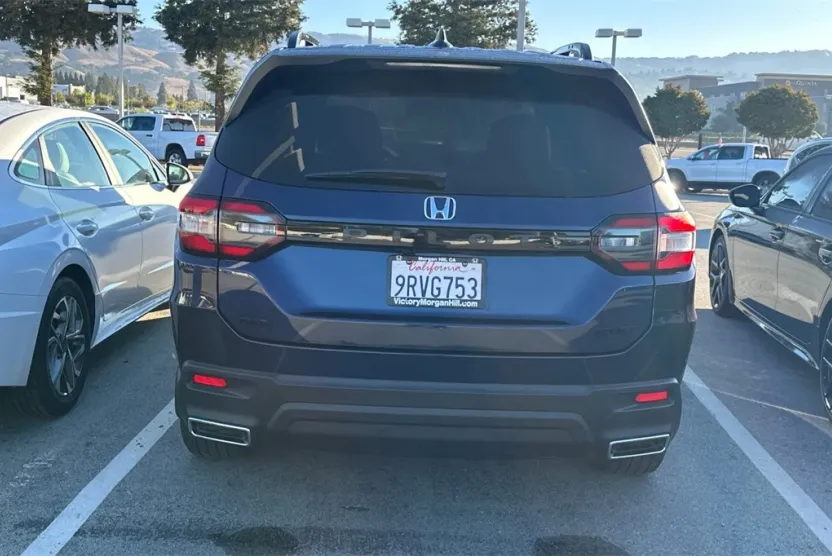 2025 Honda Pilot Sport photo 1